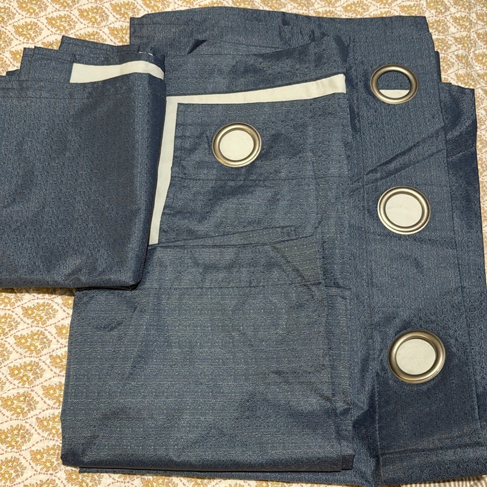 Size62x40 almost new color gray blue 4 curtain